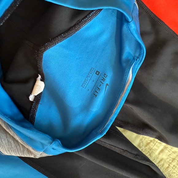 Women’s Nike Black Capri and Colorblock Leggings Set Size Medium - Picture 7 of 7